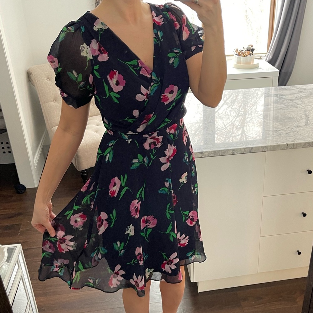 Like New! DKNY Floral Dress with short sleeves and fabric belt. Size 10